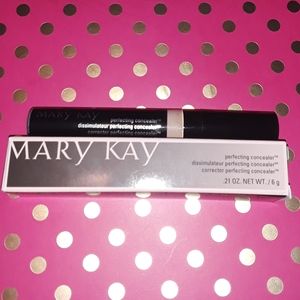 NIB Mary Kay Perfecting Concealer Light Beige